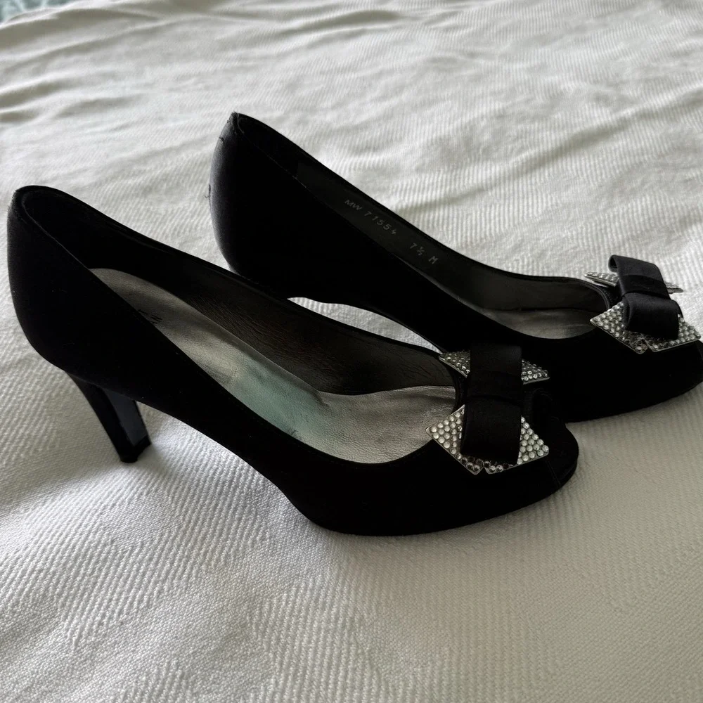 Stuart Weitzman Black Satin Peep Toe Heels Bows Rhinestones Shoes Sz 7.5 Formal
